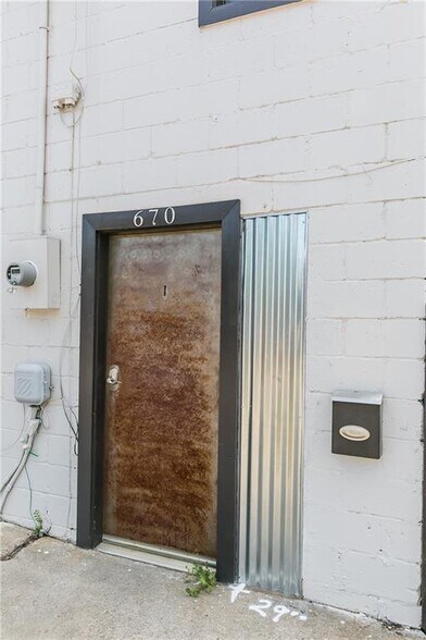 More Photos Of 670 SE Terry St, Atlanta Storefront Retail Office For Sale