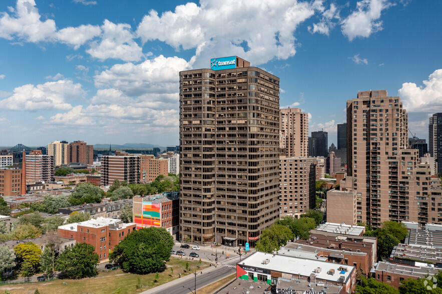 Primary Photo Of 300 Rue Léo-Pariseau, Montréal Office For Sale