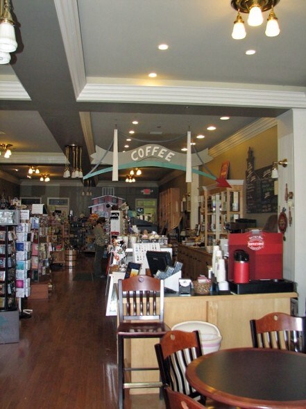 More Photos Of 215 E Central Ave, Mackinaw City General Retail For Sale