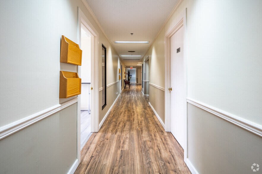 More Photos Of 13800 Park Blvd, Seminole Office For Lease