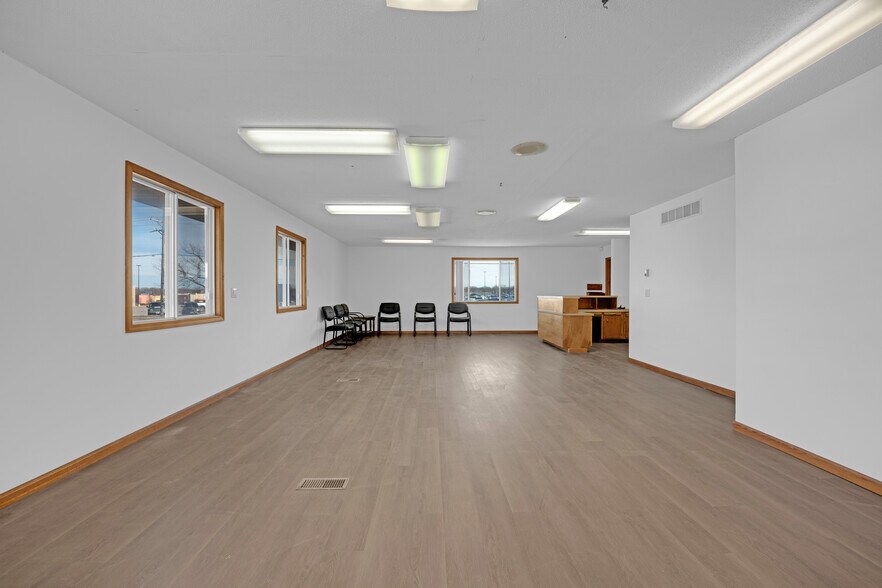 More Photos Of 804 Winchester Dr, Sedalia Medical For Sale