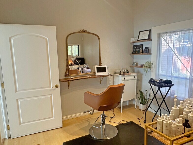 More Photos Of 1050-1054 4th St, Santa Rosa Freestanding For Sale