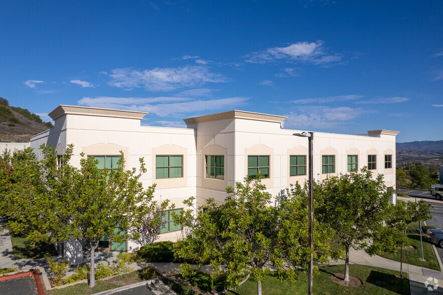 More Photos Of 232 Avenida Fabricante, San Clemente Light Distribution For Sale