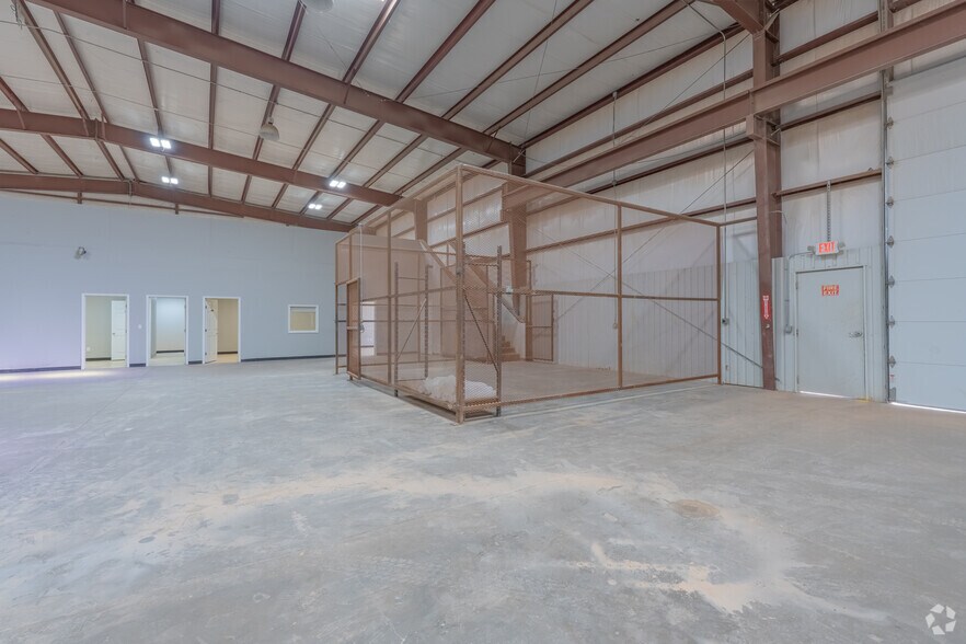More Photos Of 8511 W Interstate 20, Midland Warehouse For Lease