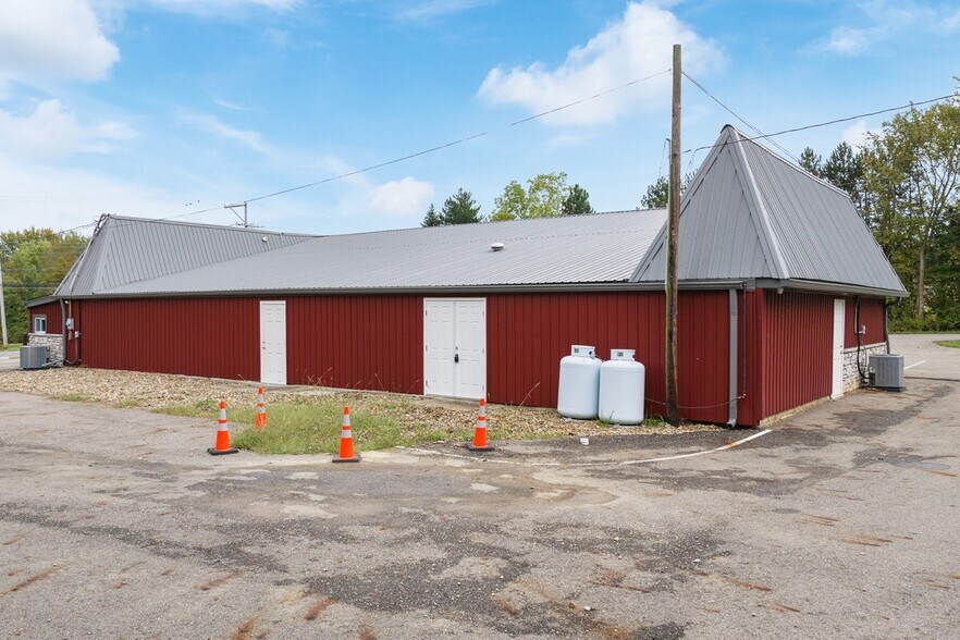 More Photos Of 4291 Manchester Ave NW, North Lawrence Office For Sale