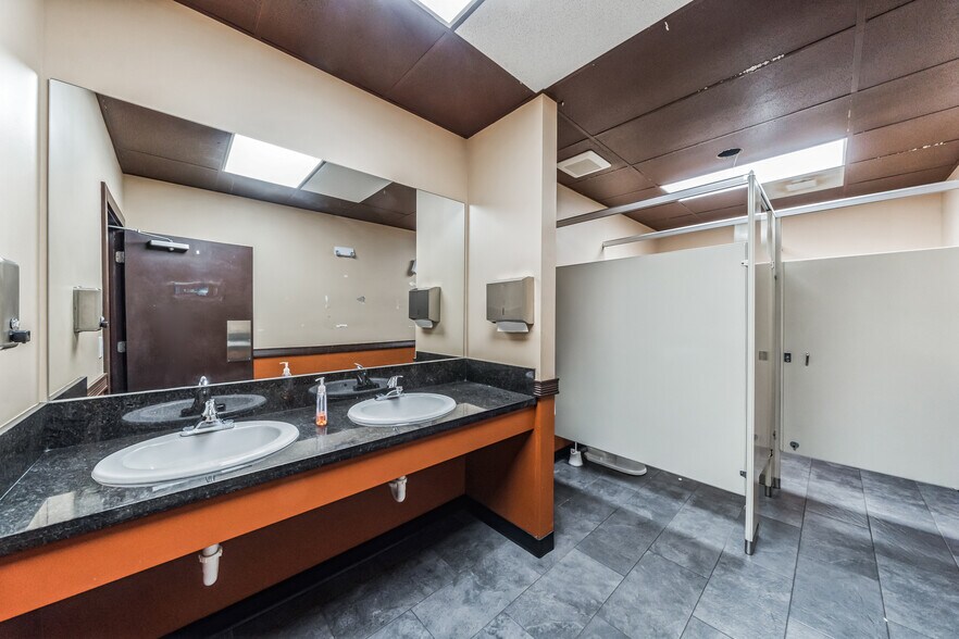 More Photos Of 4405 S US Highway 1, Fort Pierce Auto Dealership For Lease