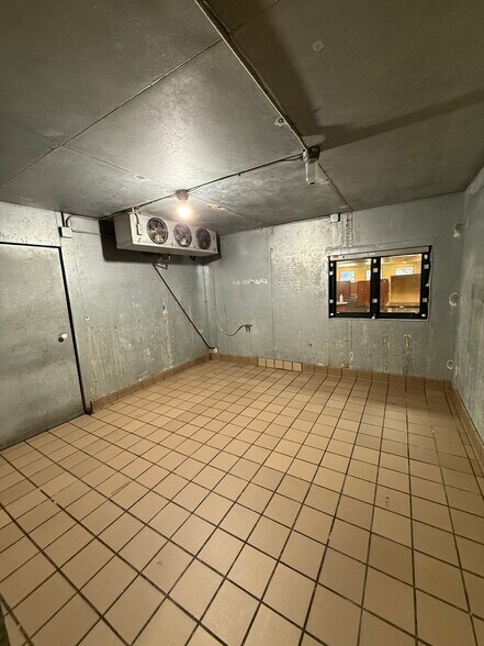 More Photos Of 276 W Henderson Ave, Porterville Restaurant For Lease