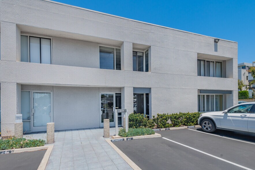 More Photos Of 711 W 17th St, Costa Mesa Light Manufacturing For Lease