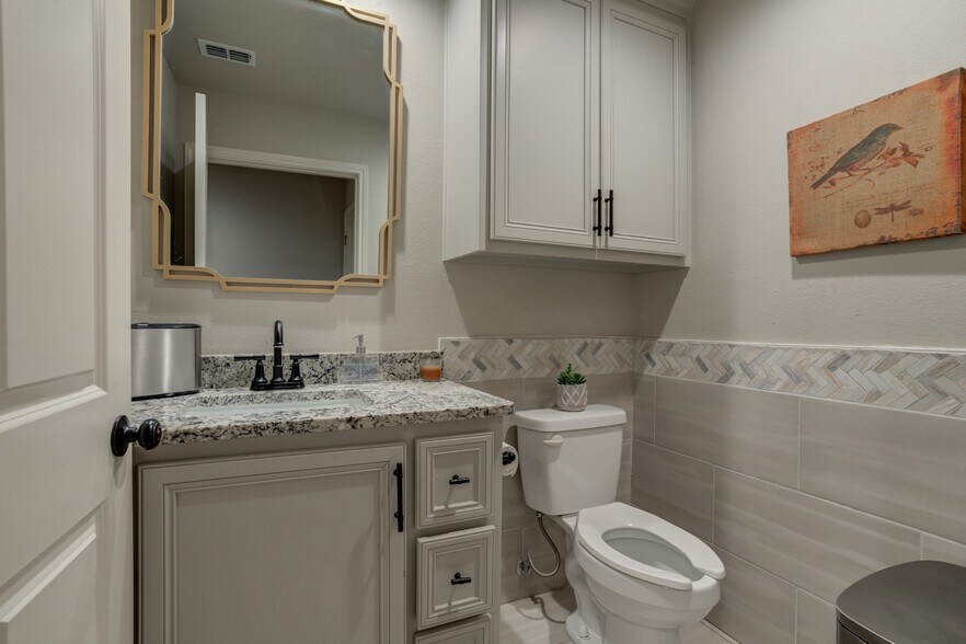 More Photos Of 604 E County Road 7200, Lubbock Office Residential For Sale