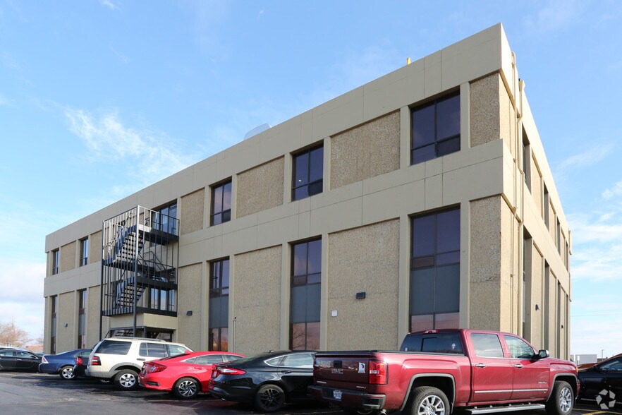 More Photos Of 1300 S Green Bay Rd, Racine Office For Lease