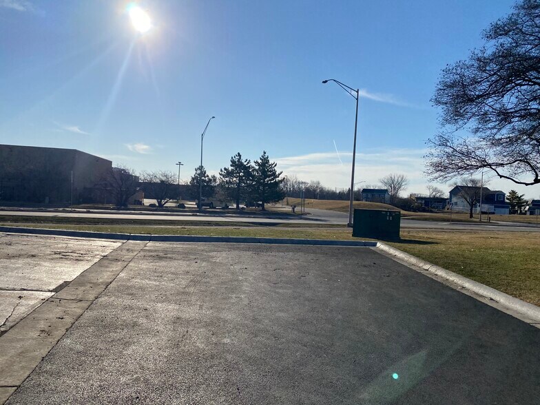More Photos Of 1240-1290 Bamburg Ct, Hanover Park Medical For Lease