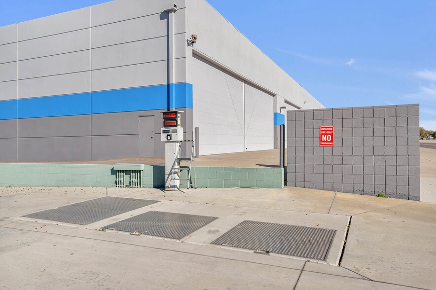 More Photos Of 1825 W Knudsen Dr, Phoenix Airplane Hangar For Lease