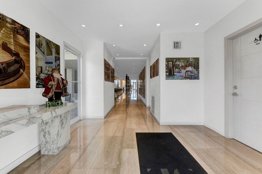 More Photos Of 821 N 21st Ave, Hollywood Storefront Retail Office For Lease