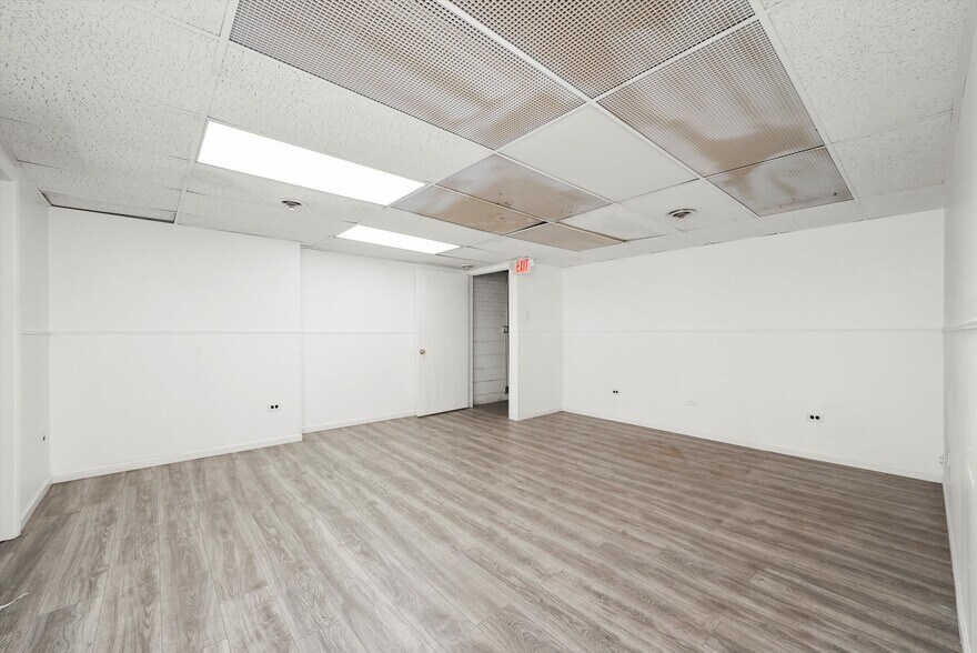 More Photos Of 4135 W 123rd St, Alsip Warehouse For Lease