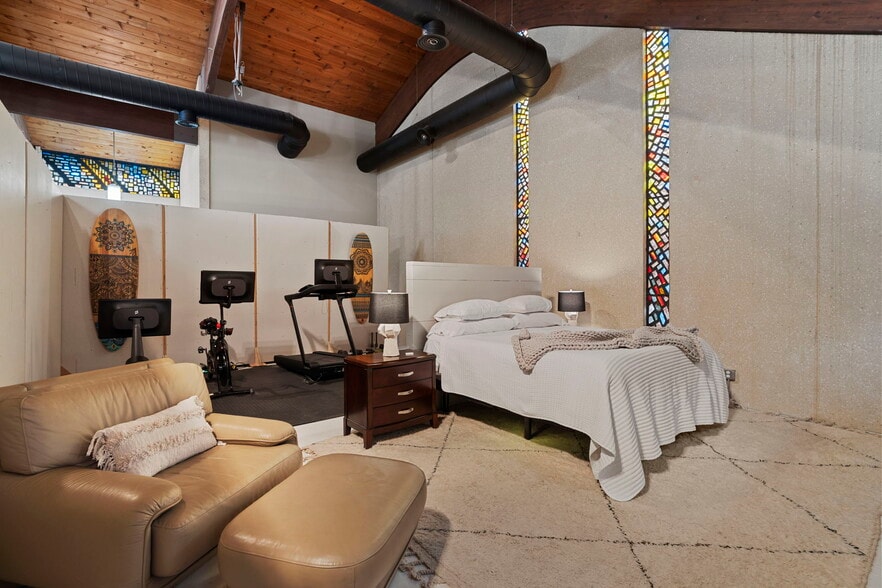 More Photos Of 4720 Avenue O 1/2, Galveston Showroom For Sale