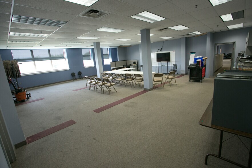 More Photos Of 600 Sanders St, Scranton Warehouse For Lease