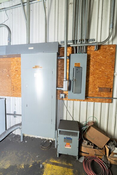 More Photos Of 1655 E 12th St, Mishawaka Manufacturing For Lease