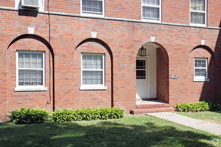 More Photos Of 3333 Grand Ave, Des Moines Apartments For Sale