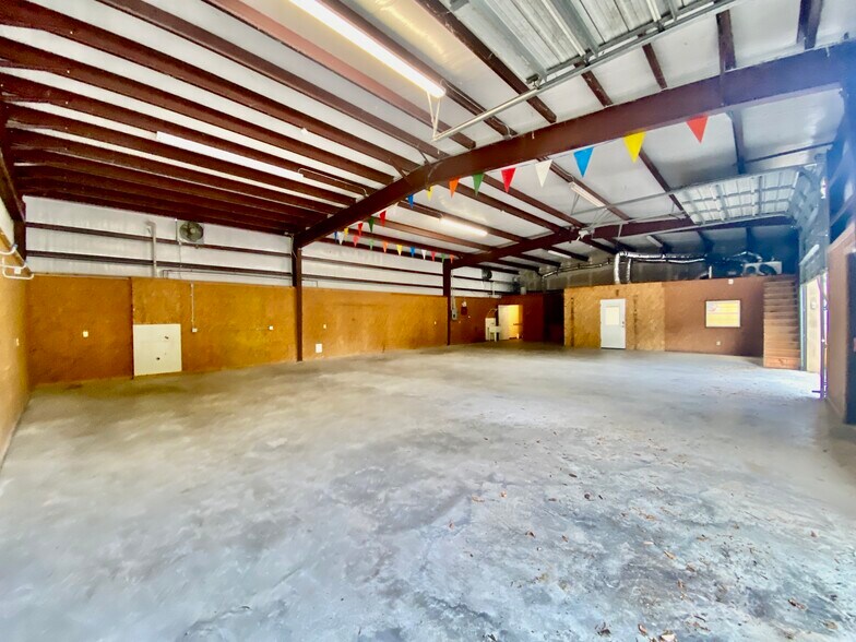 More Photos Of 6556-6560 Westwood Blvd, Beaumont Light Manufacturing For Lease