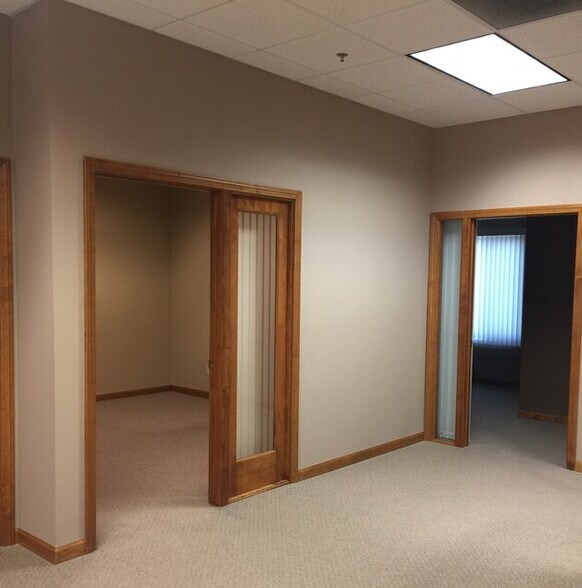 More Photos Of 1802-1838 Commerce Dr, North Mankato Freestanding For Lease