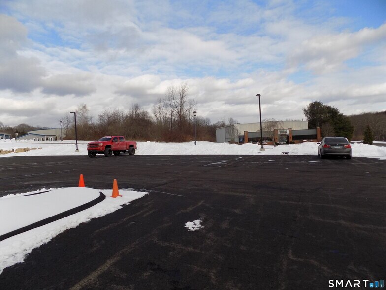 More Photos Of 28 Lassy Ct, Terryville Warehouse For Lease