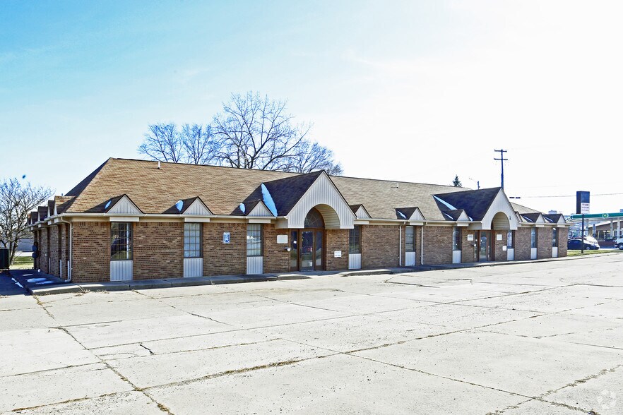 More Photos Of 1975 E Maple Rd, Troy Office For Lease