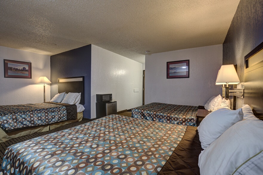 More Photos Of 101 W Phoenix St, Payson Hotel For Sale