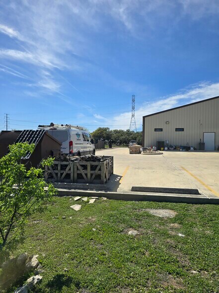 More Photos Of 13318 Western Oak Dr, Helotes Storefront Retail Office For Sale