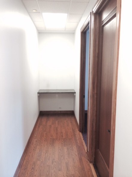 More Photos Of 5035-5075 Shoreline Rd, Lake Barrington General Retail For Lease