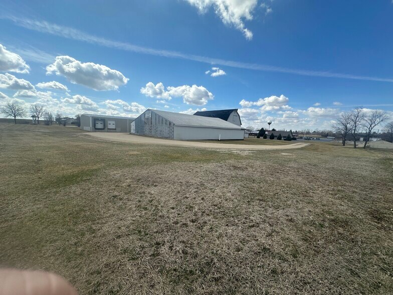 More Photos Of 636 S East St, Mount Carroll Warehouse For Sale