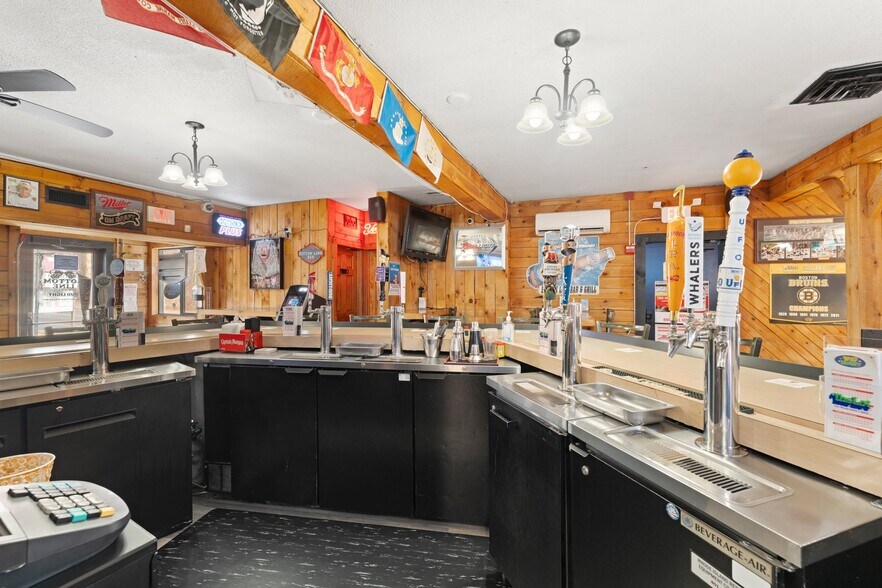 More Photos Of 415 Palmer Ave, Warwick Bar For Sale