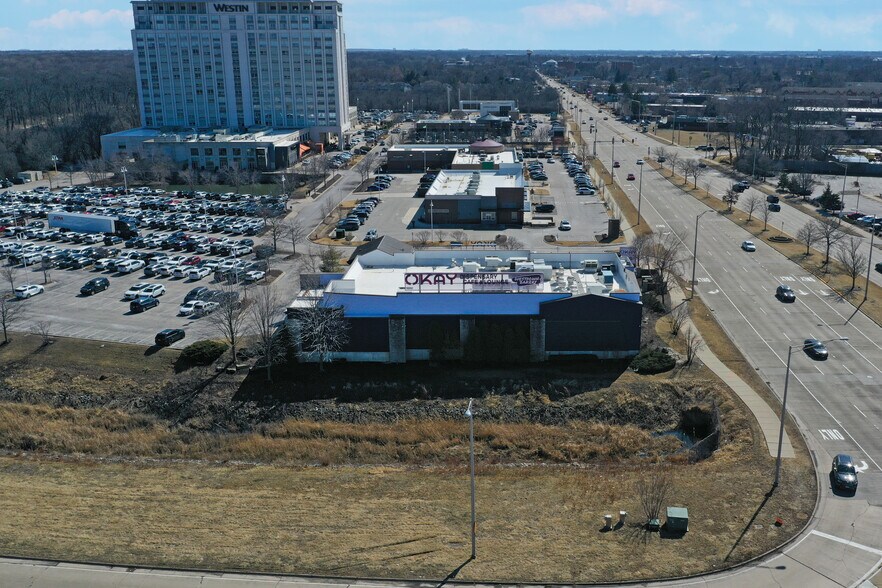 More Photos Of 781 N Milwaukee Ave, Wheeling Restaurant For Lease