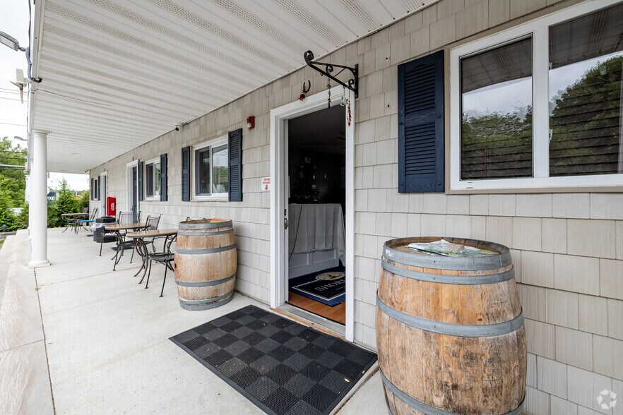 More Photos Of 1399 Main Road, Riverhead Hotel For Sale