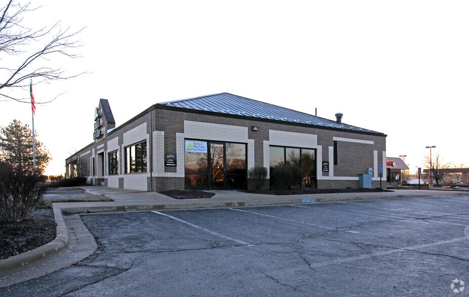 More Photos Of 9500 Lackman Rd, Lenexa Bank For Sale