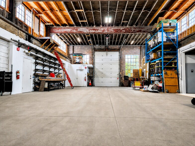 More Photos Of 4519-4529 W Haddon Ave, Chicago Warehouse For Lease