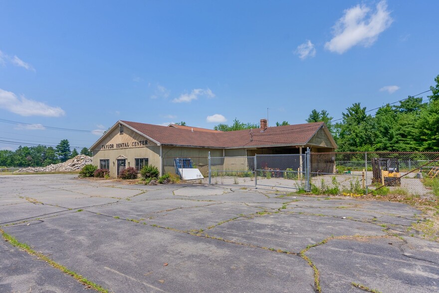 More Photos Of 1306 Main St, Sanford Storefront For Sale