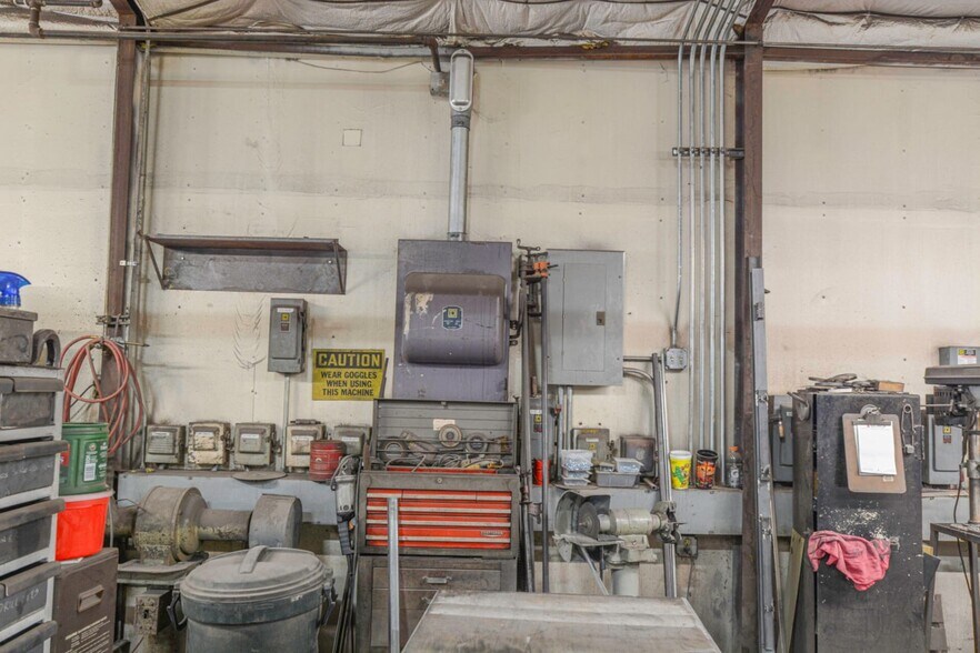 More Photos Of 1117 N Avenue T, Lubbock Warehouse For Sale