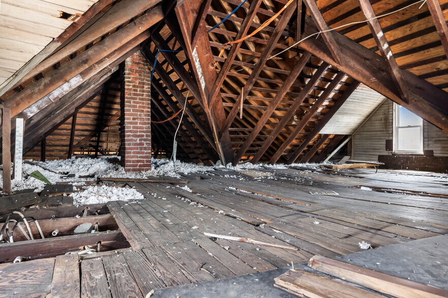 More Photos Of 688 N Broad St, Woodbury Office For Lease