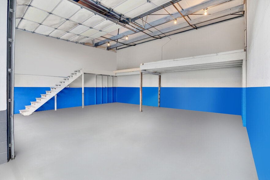 More Photos Of 11105 Steele St S, Tacoma Flex For Lease