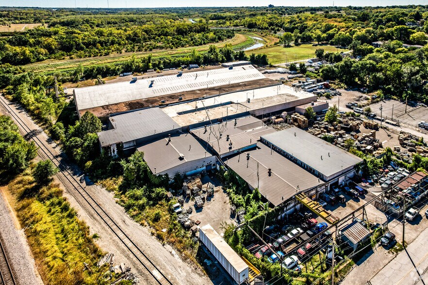 More Photos Of 7219 E 17th St, Kansas City Manufacturing For Lease