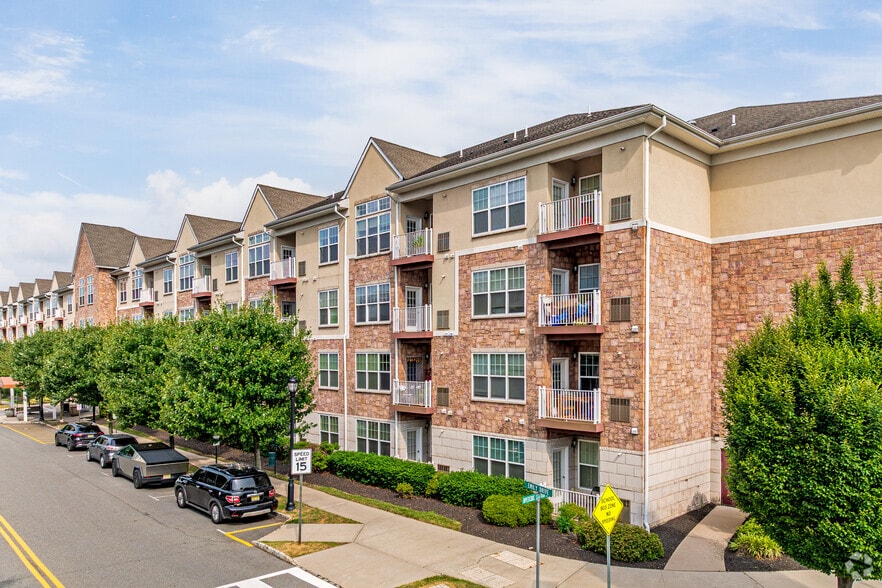 More Photos Of 4000 Riverside Station Blvd, Secaucus Apartments For Lease