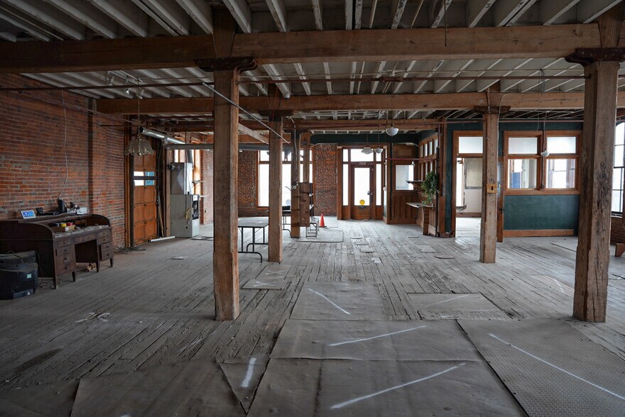 More Photos Of 160 N Main St, Mansfield Warehouse For Lease