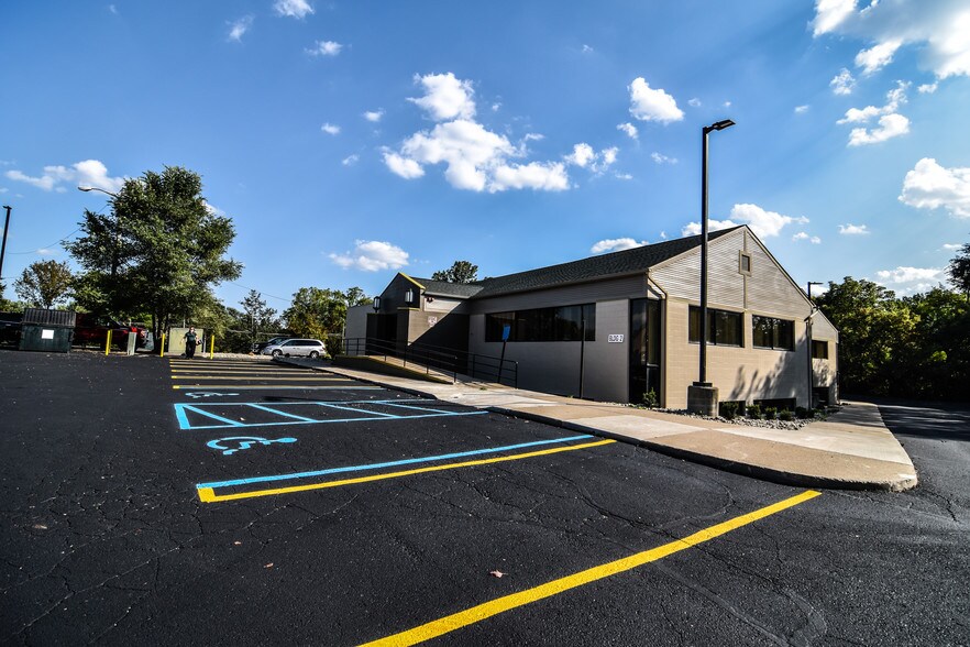 More Photos Of 39319 Plymouth Rd, Livonia Office For Sale