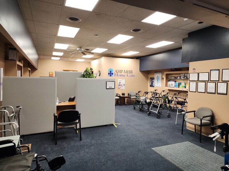 More Photos Of 405 Chestnut St, Atlantic Storefront For Sale