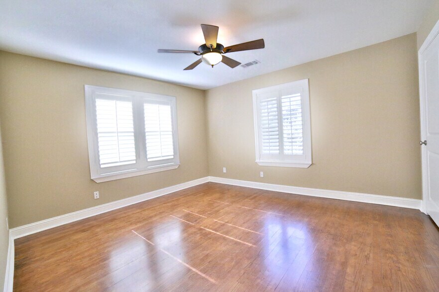 More Photos Of 2625 Peckham St, Houston Office Residential For Lease