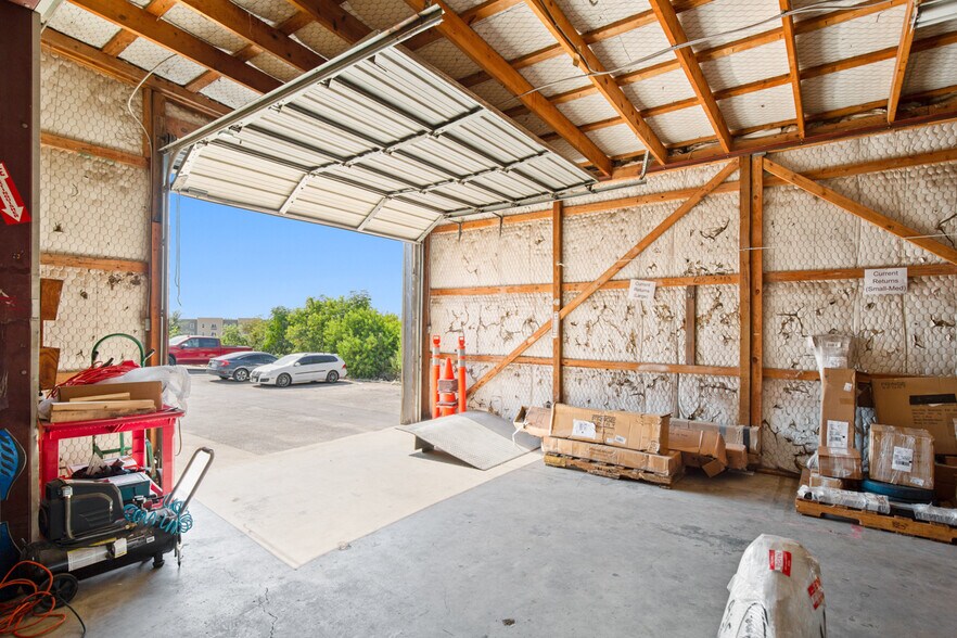 More Photos Of 9300 Brown Ln, Austin Warehouse For Lease