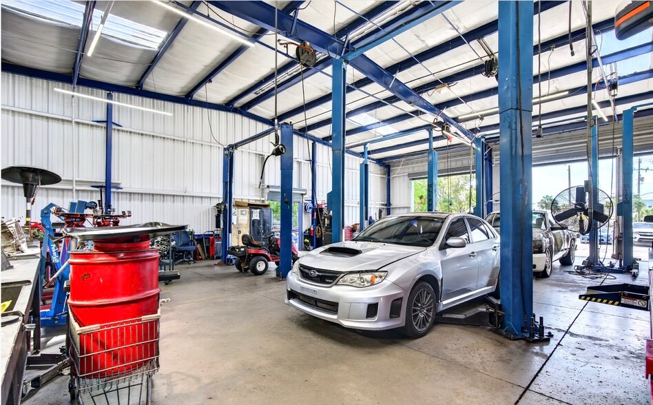 More Photos Of 236 Pondella Rd, North Fort Myers Auto Repair For Sale