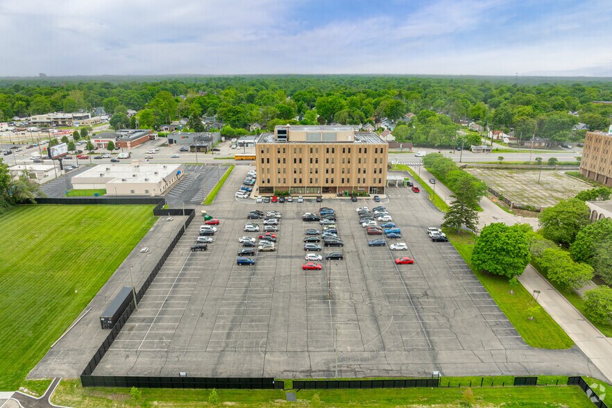 More Photos Of 4701 N Keystone Ave, Indianapolis Office For Sale