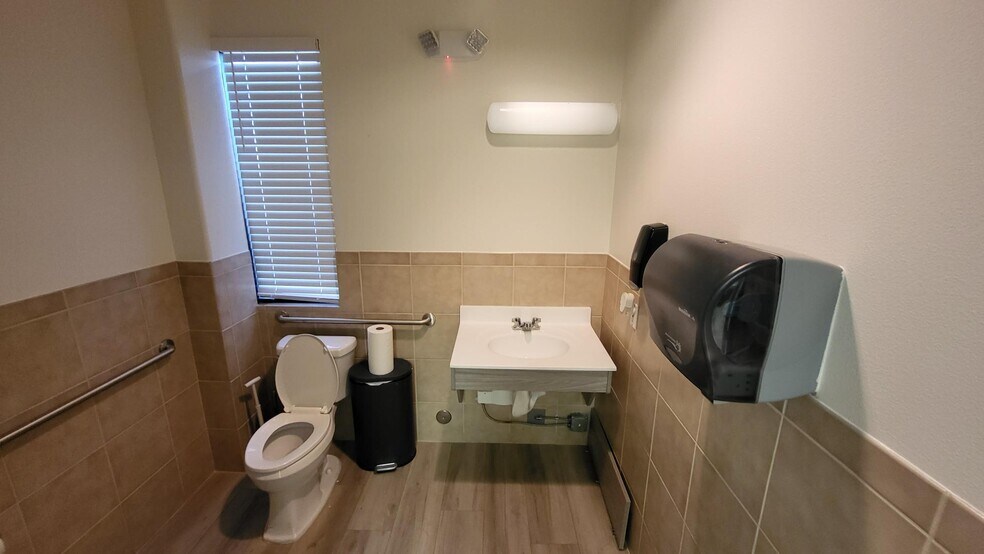 More Photos Of 7884 W Sahara Ave, Las Vegas Medical For Sale