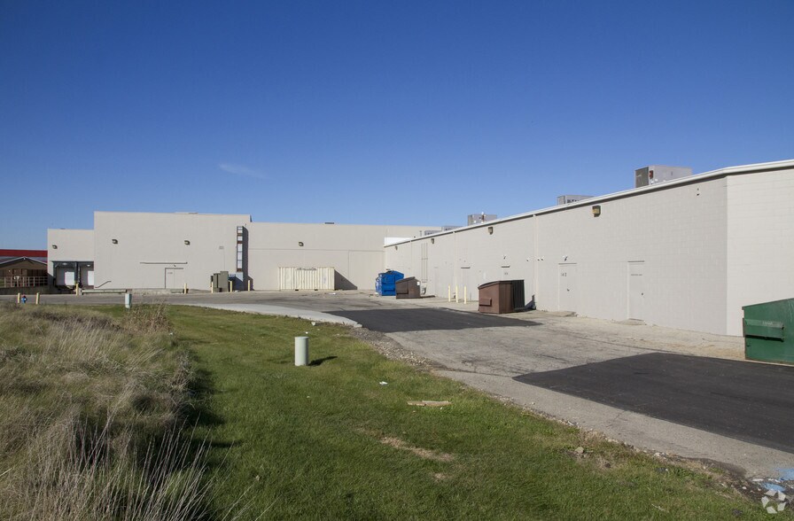 More Photos Of 1300-1428 River Valley Blvd, Lancaster General Retail For Lease